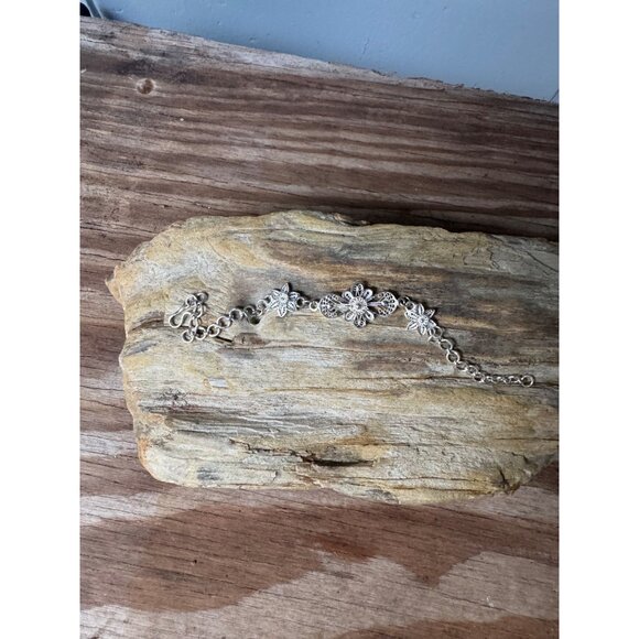 Vintage Sterling Silver Flower Link Bracelet With hook Dainty and Elegant Jewelr - Picture 6 of 6